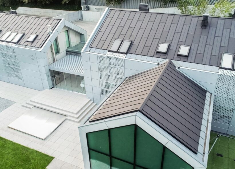 Realizace integrované fotovoltaické střechy SOLROOF